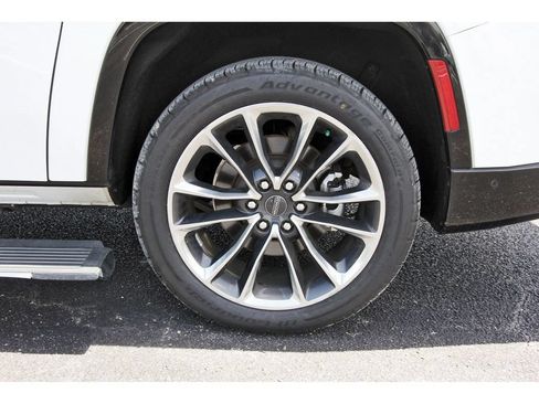 Used 2023 Jeep Wagoneer L Series III w/ Premium Group I AWD/4WD image 34