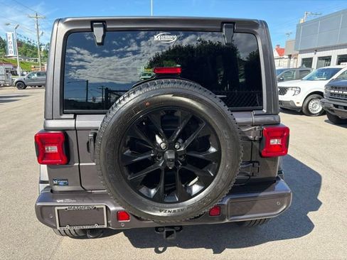 Used 2021 Jeep Wrangler Unlimited Sahara AWD/4WD image 5