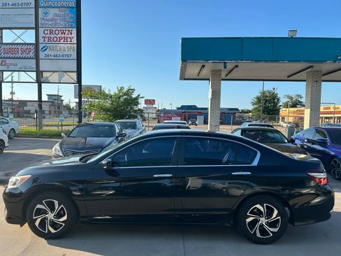 Used 2017 Honda Accord LX image 2