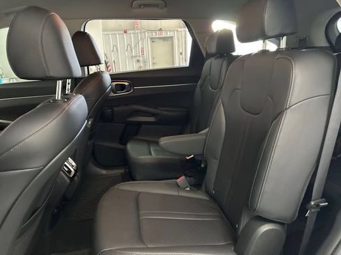 Used 2023 Kia Sorento EX AWD/4WD image 17