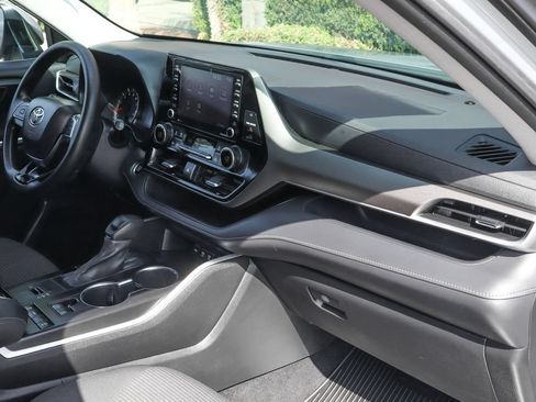 Used 2021 Toyota Highlander L FWD image 46