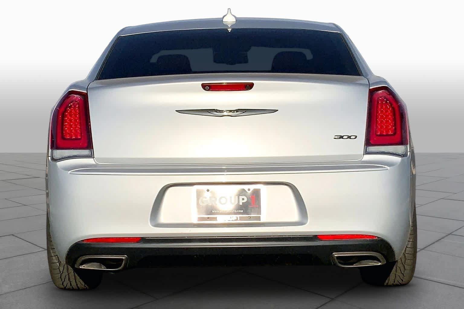 Used 2022 Chrysler 300 Touring w/ Sport Appearance Package RWD image 5