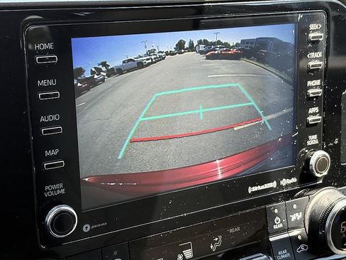 Used 2022 Toyota Highlander XLE FWD image 22