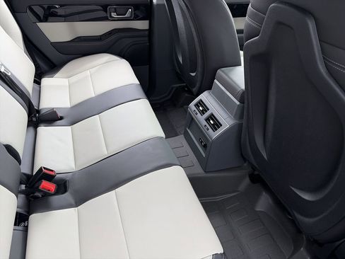 New 2025 INEOS Grenadier Fieldmaster Edition image 14