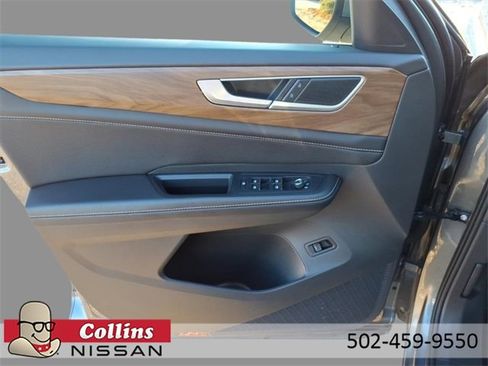 Used 2025 Volkswagen Atlas SE image 16