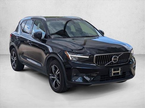 Used 2023 Volvo XC40 B5 Plus w/ Driver Assist Package AWD/4WD image 3