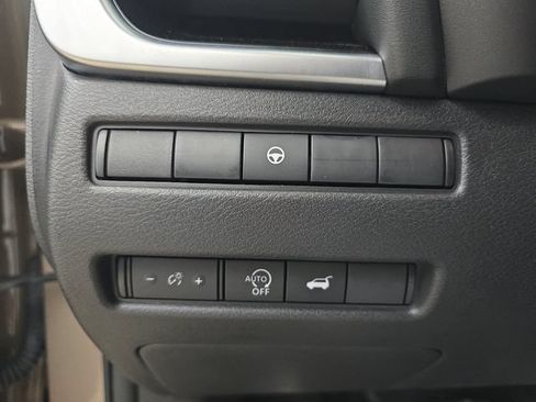 Used 2025 Nissan Rogue SV AWD/4WD image 35