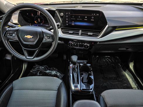 Used 2024 Chevrolet Trax LT FWD image 30