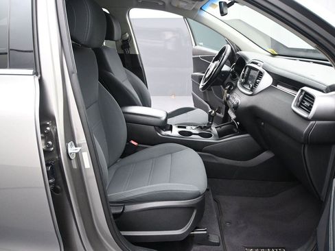Used 2017 Kia Sorento AWD w/ LX Convenience Package image 17