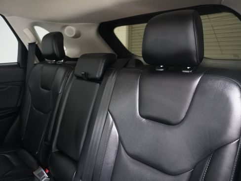Used 2019 Ford Edge Titanium FWD image 13