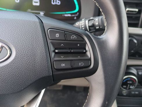 Used 2025 Hyundai Venue SEL FWD image 22