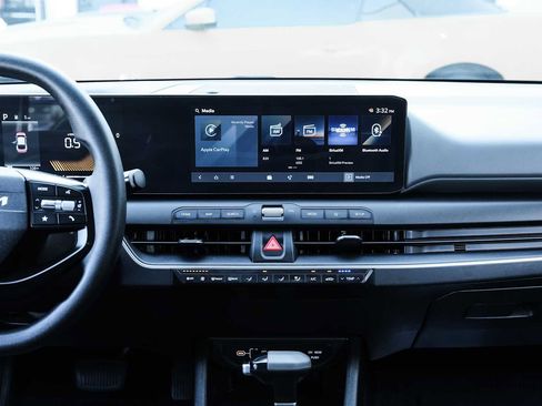 Used 2025 Kia K4 FWD image 23