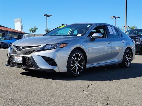Used 2020 Toyota Camry SE image 5