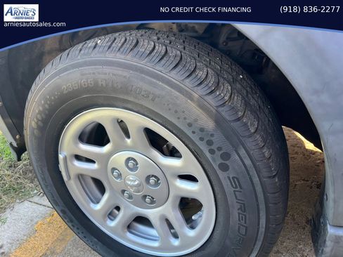 Used 2008 Dodge Nitro SXT RWD image 12
