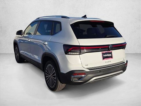 New 2026 Volkswagen Taos SE FWD image 9