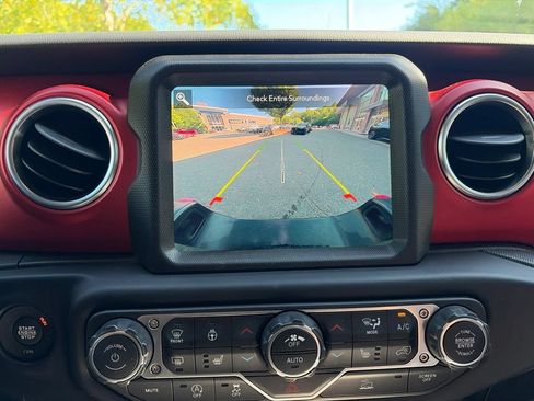 Used 2021 Jeep Gladiator Rubicon AWD/4WD image 12