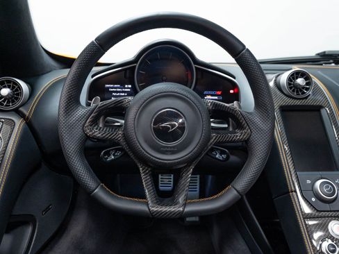 Used 2015 McLaren 650S Spider RWD image 12
