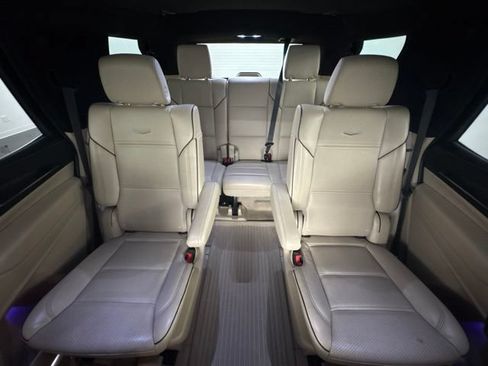 Used 2023 Cadillac Escalade Premium Luxury w/ LPO, Floor Liner Package AWD/4WD image 19