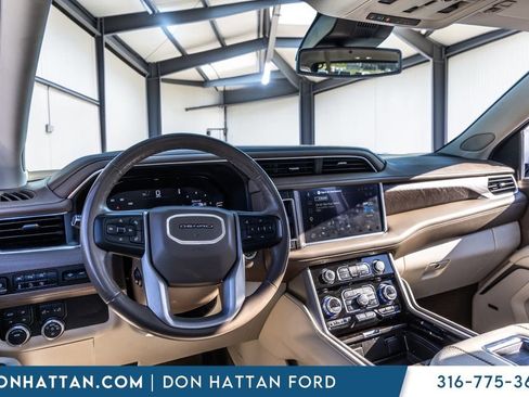 Used 2024 GMC Yukon XL Denali AWD/4WD image 17