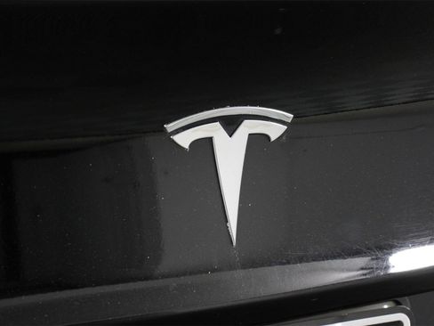Used 2023 Tesla Model 3 Standard Range image 19