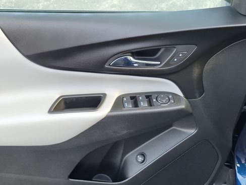 Used 2022 Chevrolet Equinox LT w/ Driver Convenience Package image 24