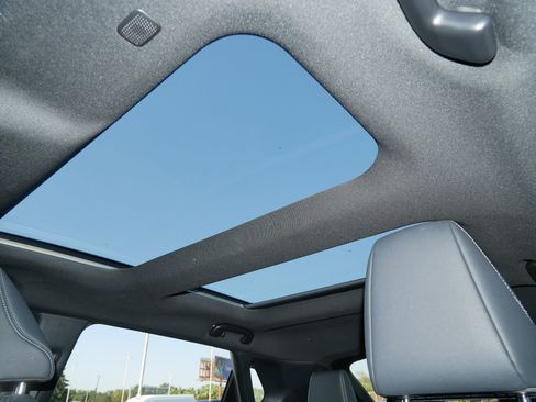 Used 2024 Toyota bZ4X Limited image 34