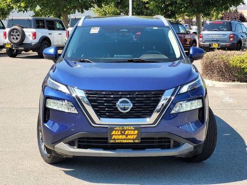 Used 2021 Nissan Rogue SV w/ Premium Package FWD image 2