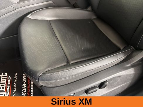 Used 2019 Volkswagen Atlas SE w/ Towing Package image 11