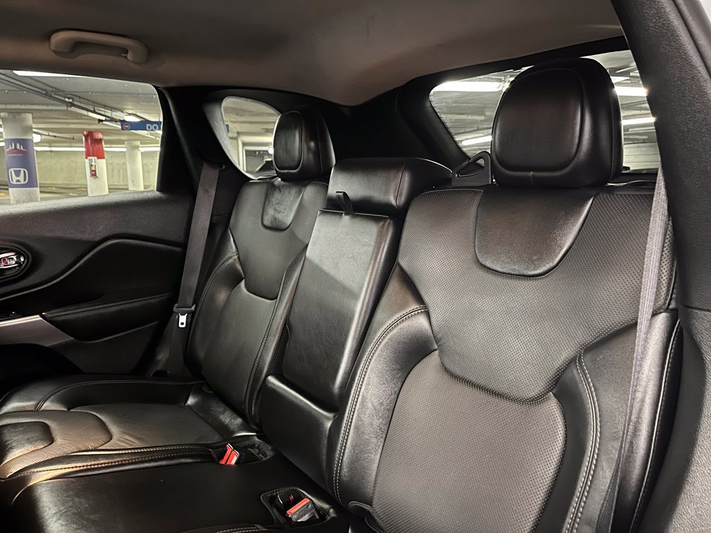 Used 2022 Jeep Cherokee Latitude Lux FWD image 19