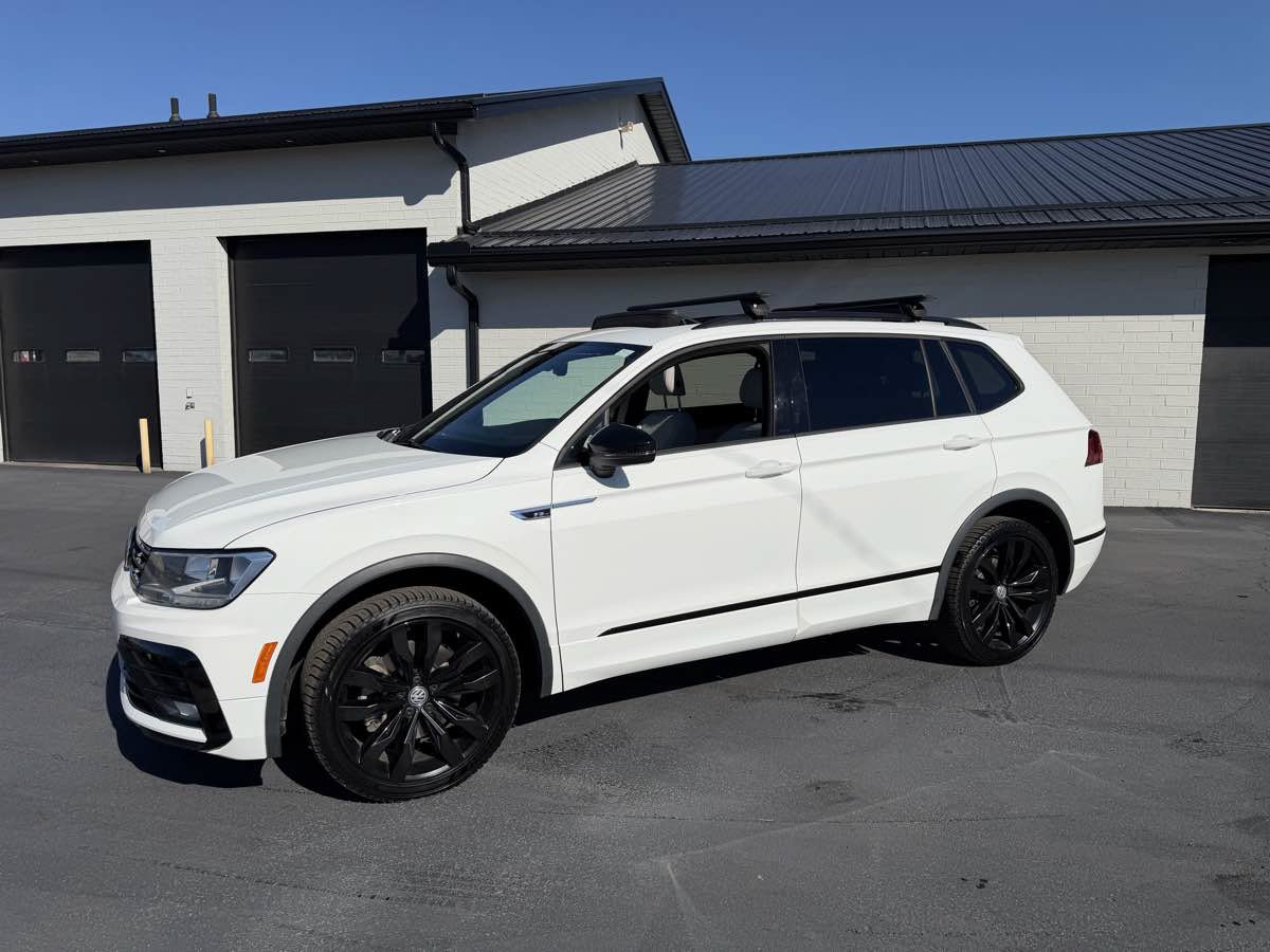 Used 2021 Volkswagen Tiguan SE R-Line AWD/4WD image 2