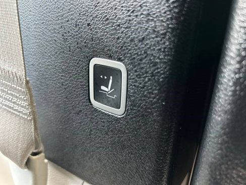 Used 2023 Chrysler Pacifica Limited FWD image 45