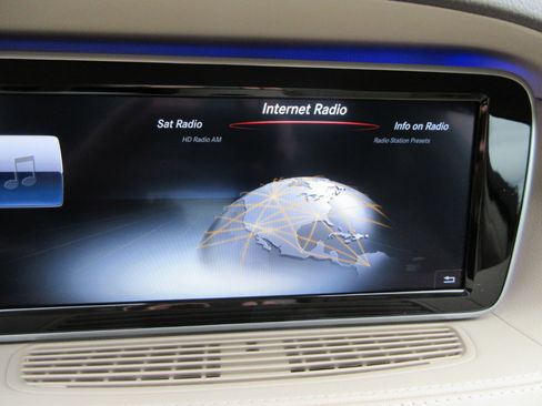 Used 2017 Mercedes-Benz S 550 Sedan image 70