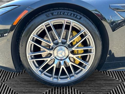 Used 2022 Mercedes-Benz SL 63 AMG 4MATIC w/ Driver Assistance Package image 8