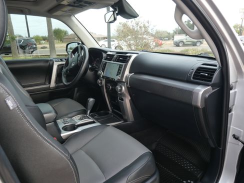 Used 2020 Toyota 4Runner SR5 Premium image 16