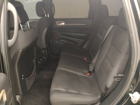 Used 2017 Jeep Grand Cherokee Laredo RWD image 18
