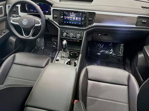 Used 2023 Volkswagen Atlas SE w/ Panoramic Sunroof Package FWD image 12