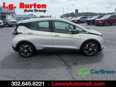 Used 2023 Chevrolet Bolt LT w/ Infotainment Package FWD image 2