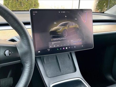 Used 2022 Tesla Model Y Long Range image 6