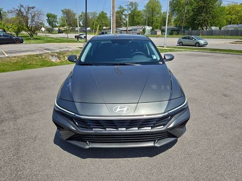 New 2026 Hyundai Elantra SE FWD image 3