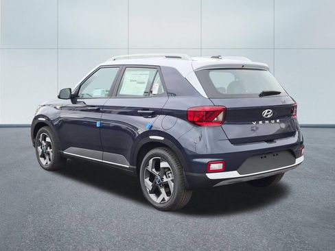 New 2026 Hyundai Venue SEL FWD image 4