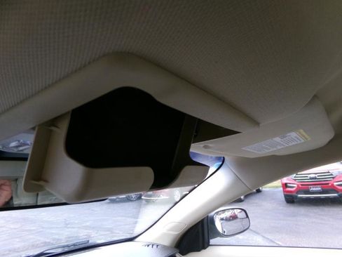 Used 2016 Ford Taurus SE image 24