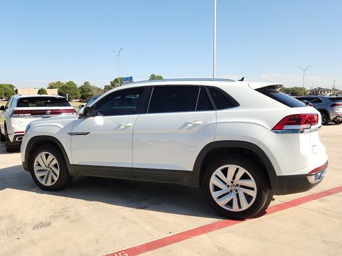 Used 2023 Volkswagen Atlas Cross Sport SE FWD image 3