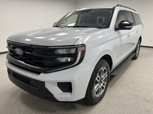 Used 2025 Ford Expedition Max Active AWD/4WD image 4