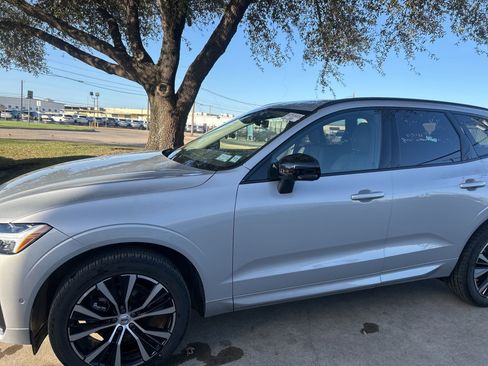 Used 2025 Volvo XC60 B5 Plus image 2