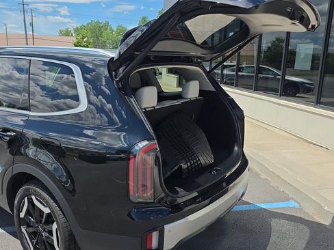 Certified 2023 Kia Telluride EX w/ EX Captain's Chair Package AWD/4WD image 6