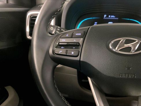 Used 2025 Hyundai Venue SEL FWD image 19