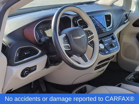 Used 2017 Chrysler Pacifica Limited w/ UConnect Theater Package image 2