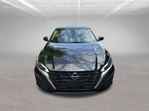 Used 2024 Nissan Altima 2.5 SV FWD image 9