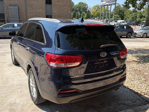 Used 2016 Kia Sorento AWD w/ LX Convenience Package image 3