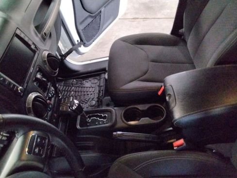 Used 2018 Jeep Wrangler Unlimited Sport w/ Dual Top Group image 21